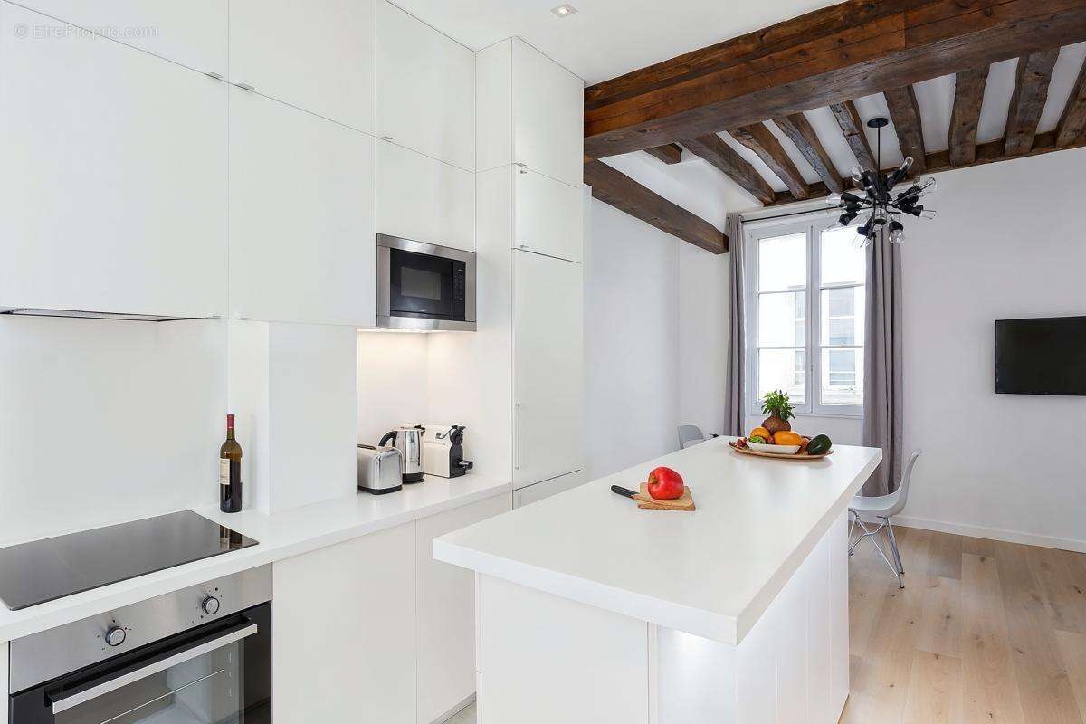 Appartement à PARIS-1E
