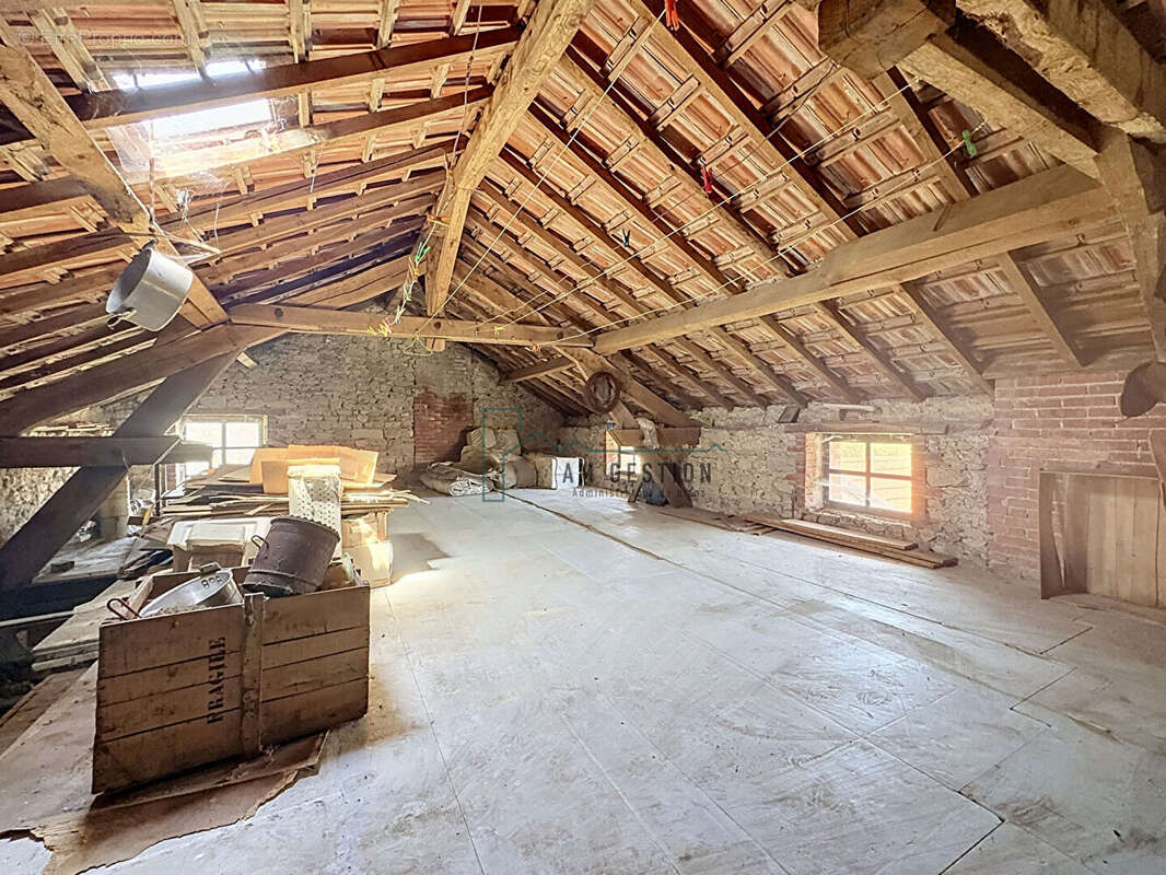 Maison à SAUVIAT-SUR-VIGE