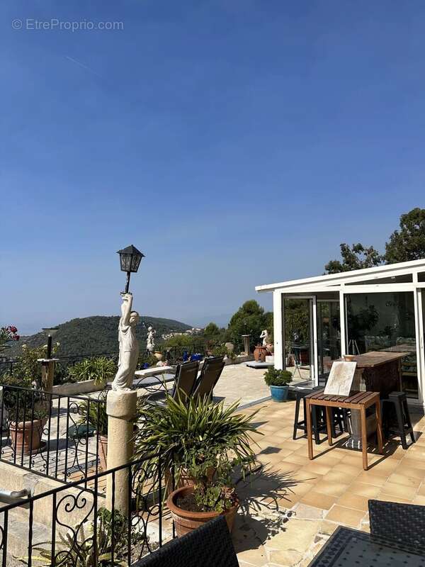 Maison à EZE