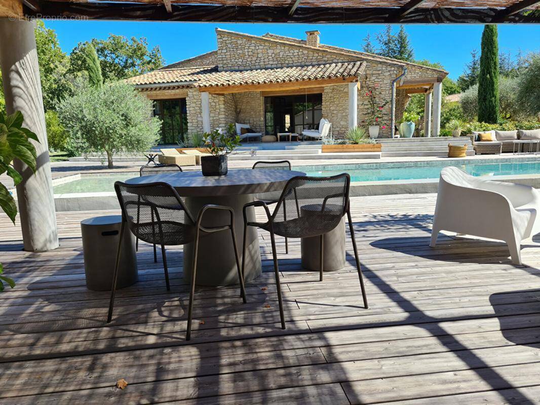 Maison à MENERBES
