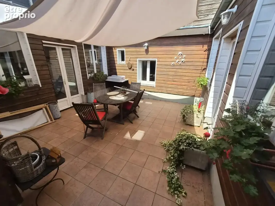 maison hyper centre ville avec piscine intérieure et cour privative clos de mûrs - photo 1