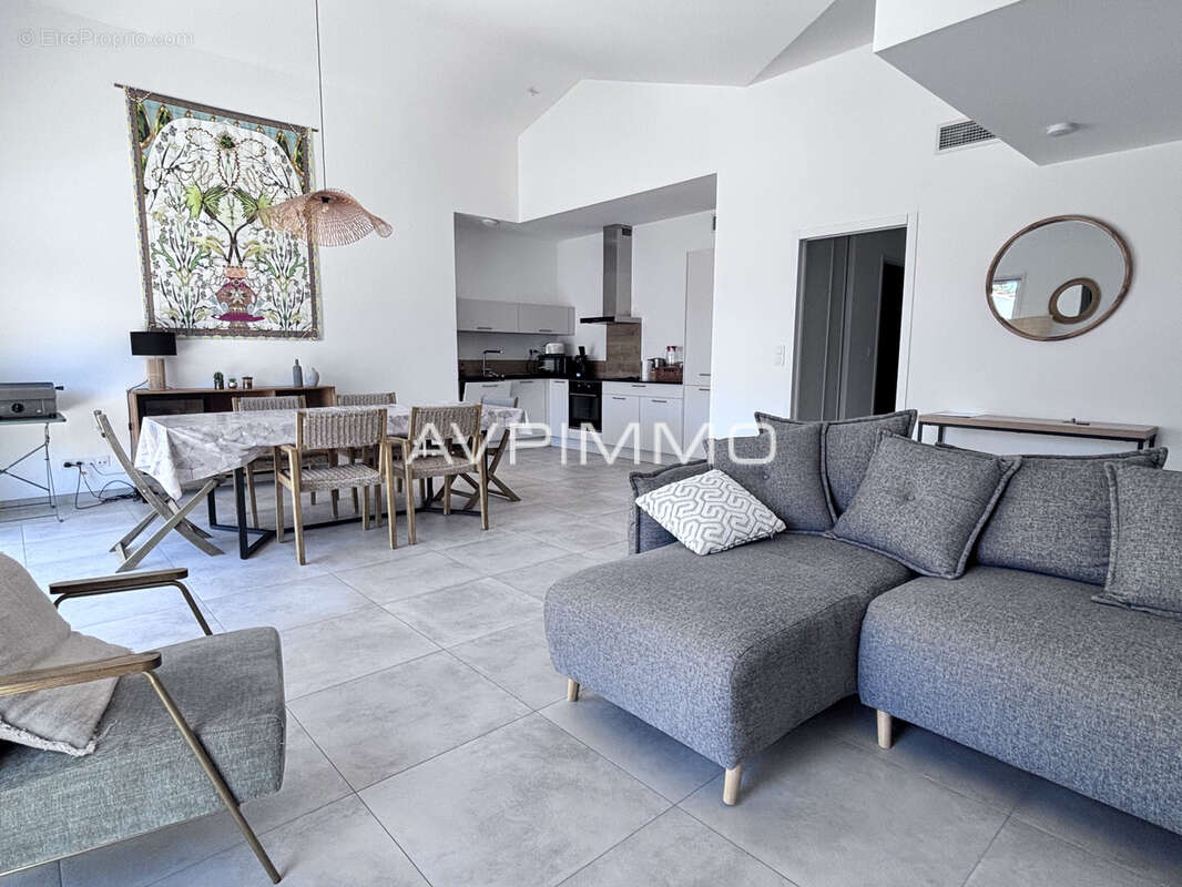 Appartement à SAINT-CYR-SUR-MER
