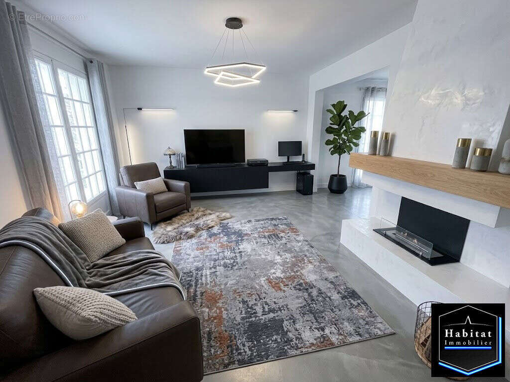Maison à LE PLESSIS-BELLEVILLE