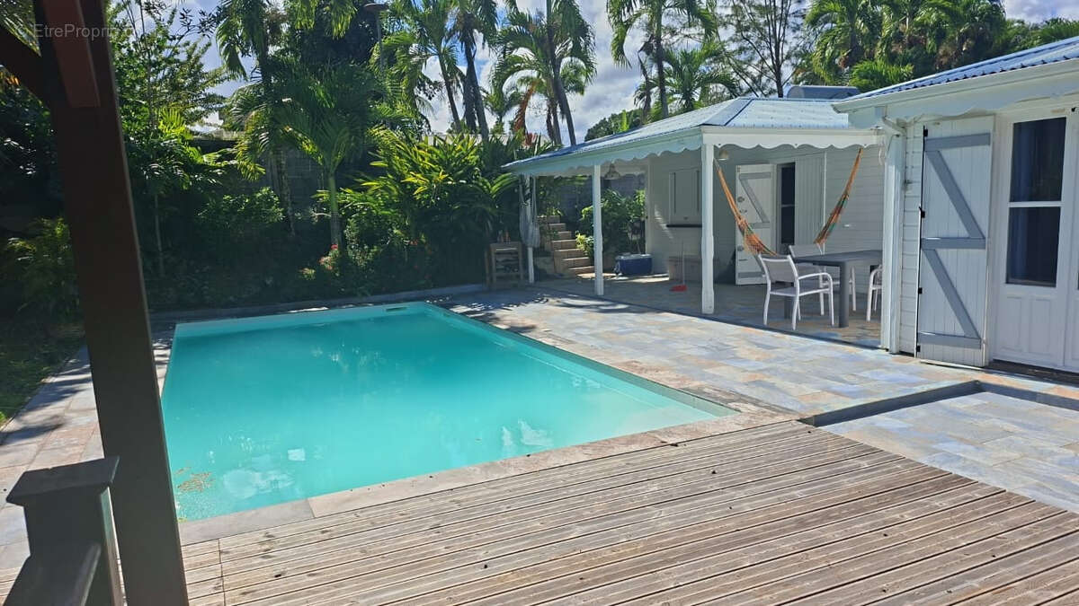 Maison à PETIT-BOURG