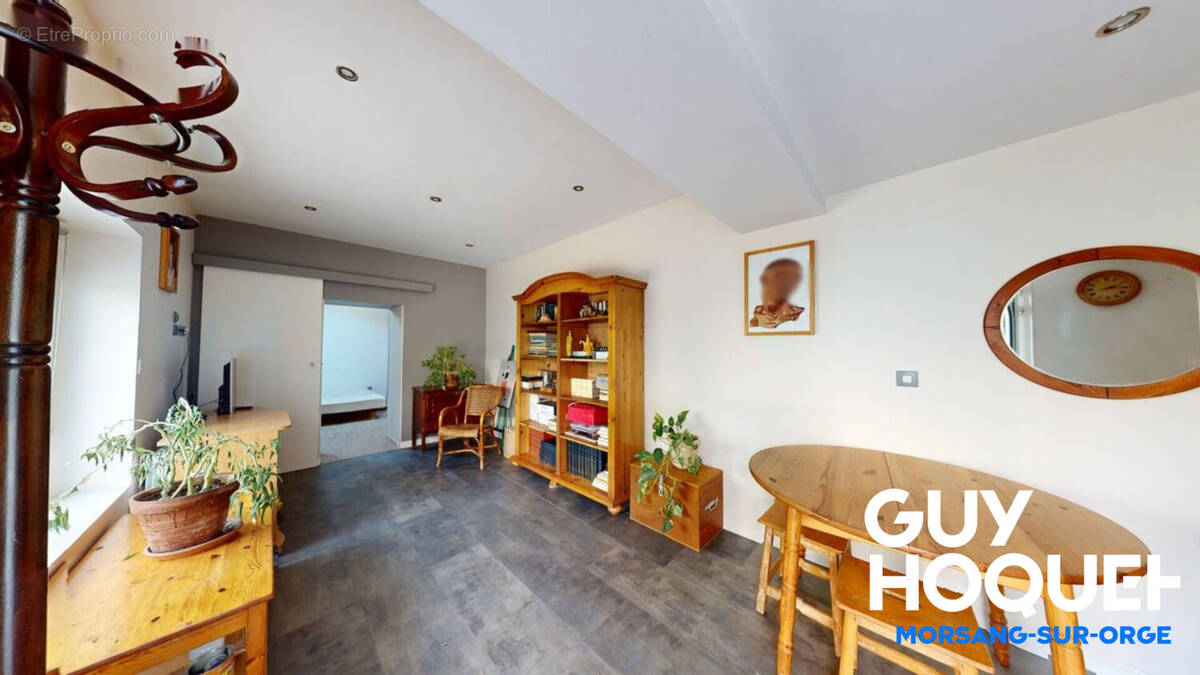 Maison à SAINTE-GENEVIEVE-DES-BOIS