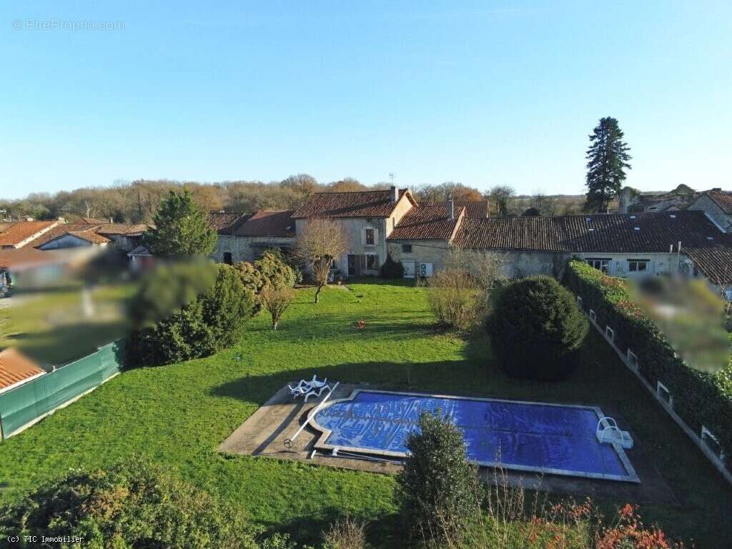 Maison à CHAMPAGNE-MOUTON