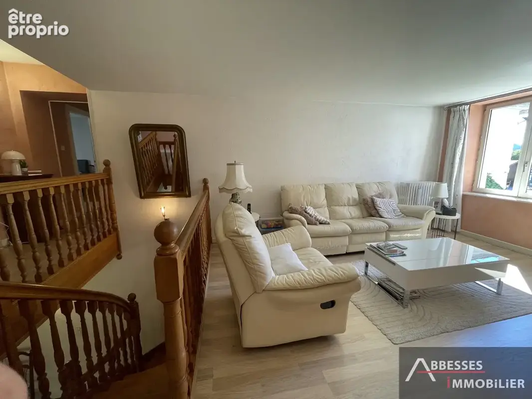 SAINT-AMÉ : Grand logement F7 'esprit maison de famille'  terrasse, terrain et stationnement - photo 10