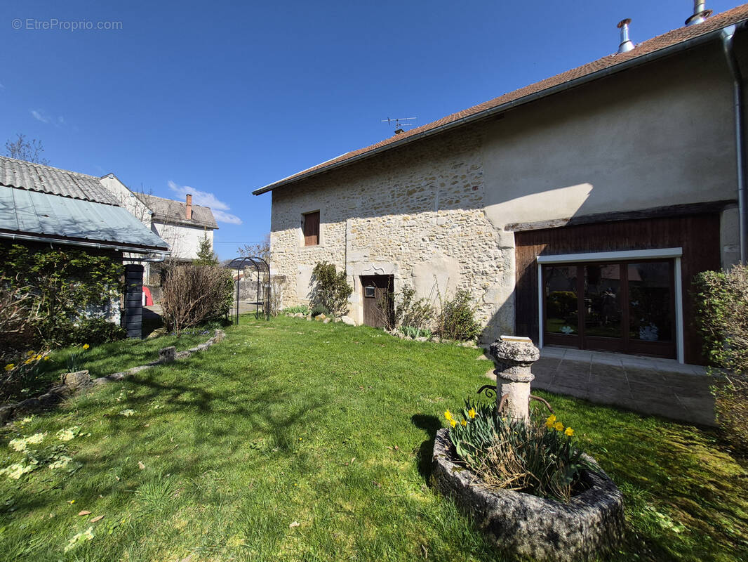 Maison à LOMPNIEU