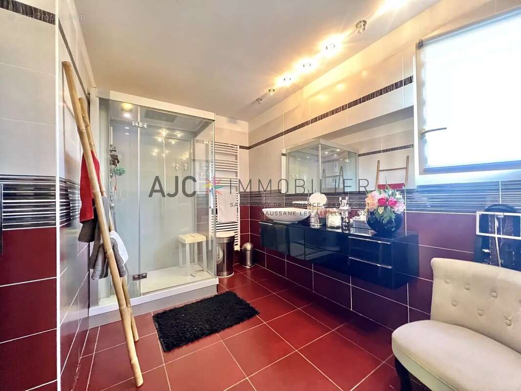 Maison à SAINT-ETIENNE-DU-GRES