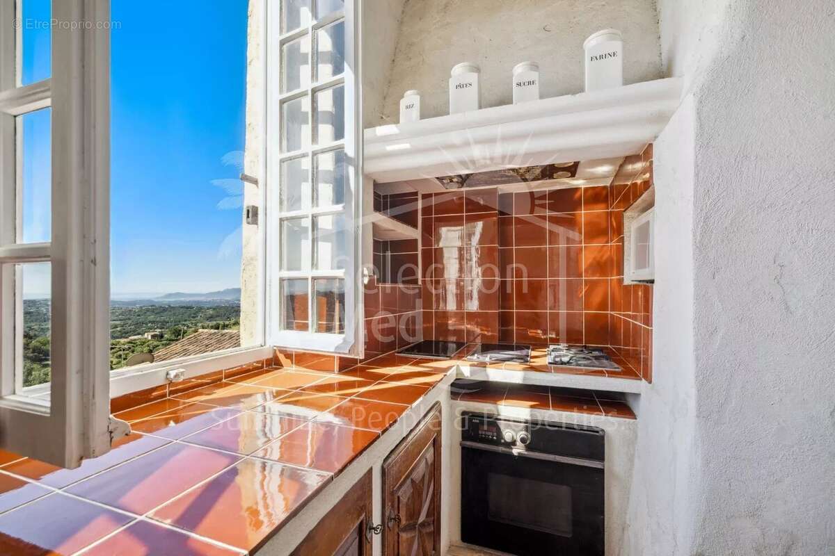 Appartement à CHATEAUNEUF-GRASSE