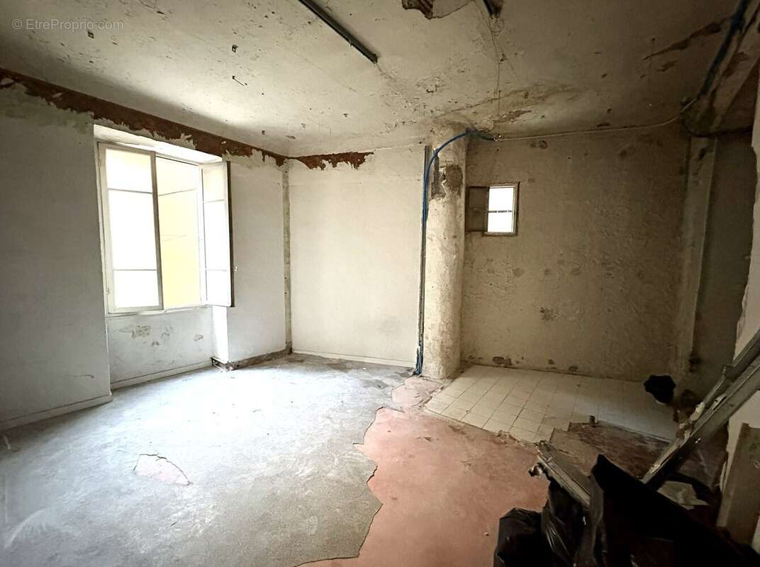 Nice (06300) / route de turin - appartement à renover - usage mixte (commercial et habitation) 27m2 - photo 2