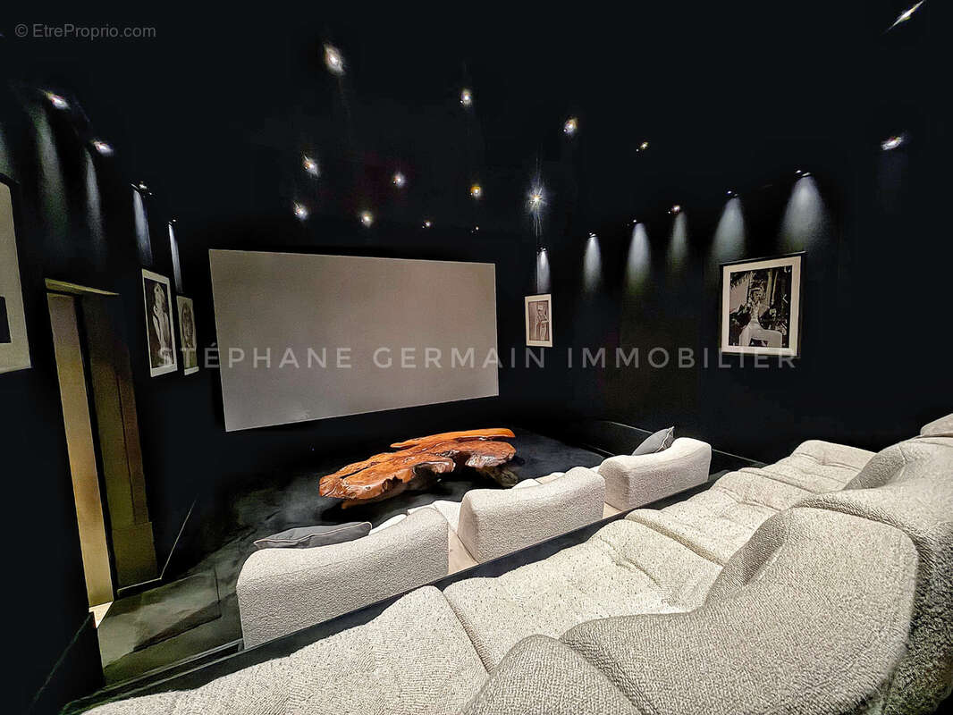 Maison à DEMI-QUARTIER