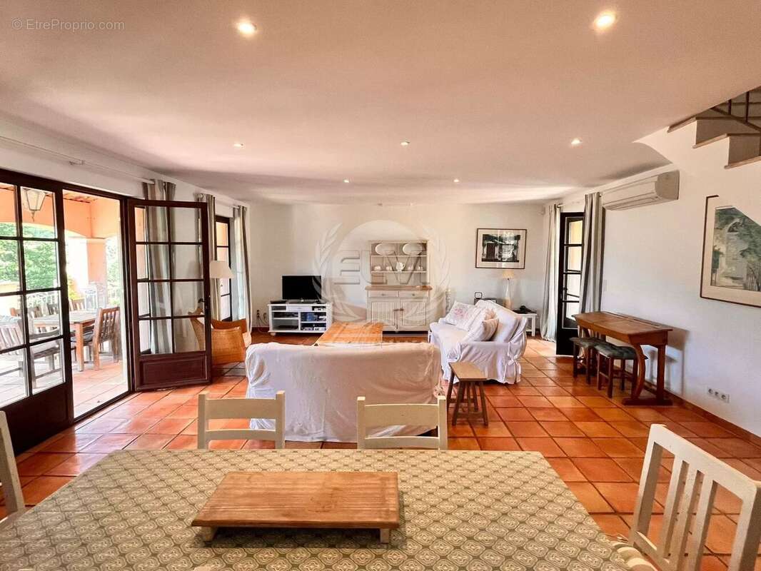 Maison à PLAN-DE-LA-TOUR