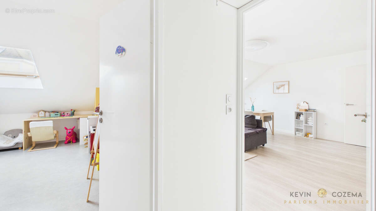 Beau 4 pièces familial de 83 m2 (103 m2 au sol) avec balcons et 2 place de parkings ! - photo 4