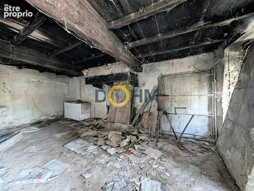 A 5 mns de morestel ! ancienne maison a rehabiliter sur 2200 m2 de terrain - photo 3