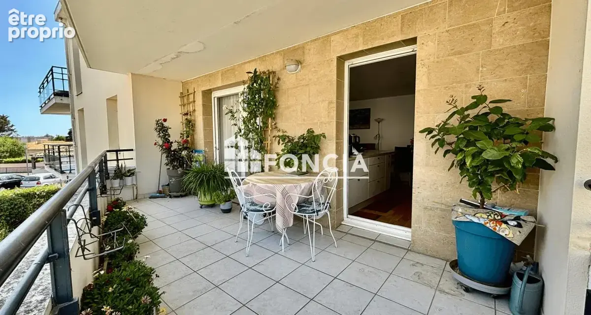 LES SABLES D'OLONNE - Appartement T3 de 62m2 en parfait état avec terrasse de 12m2 et 2 emplacements de stationnement - photo 3