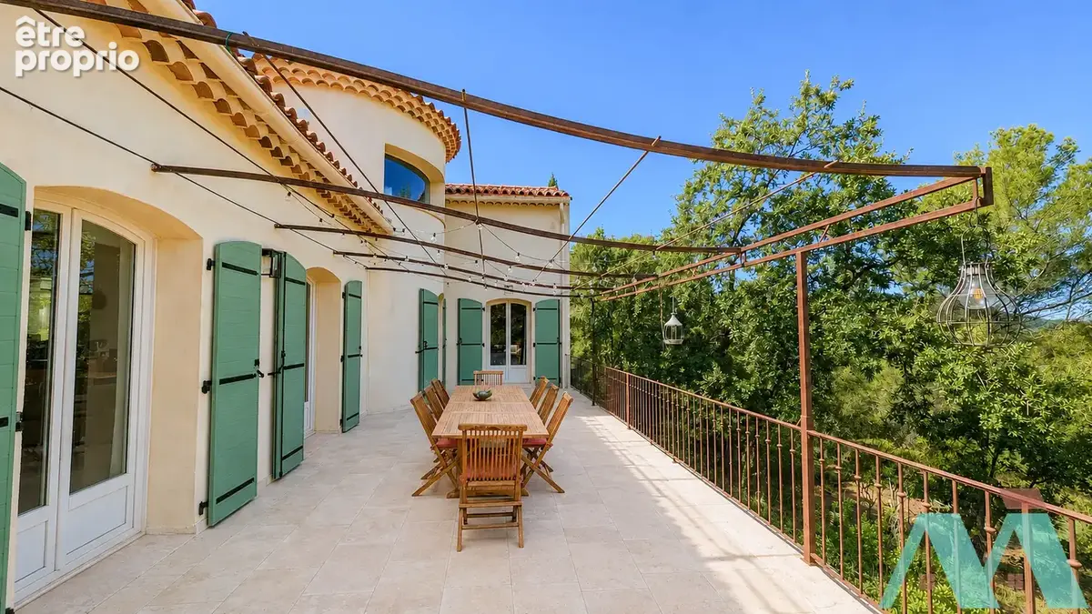 Maison rénovée 5 pièces 180m2 sur terrain 8700m2 en Provence - photo 3