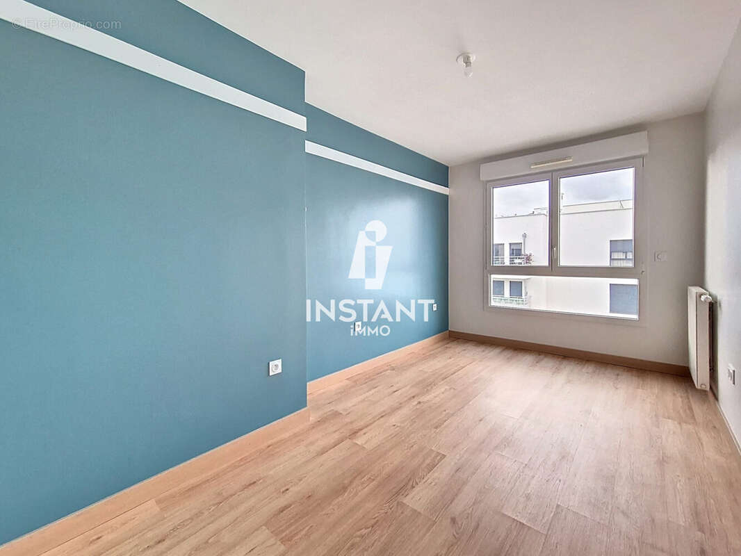 Chambre 1 - Appartement à CRETEIL