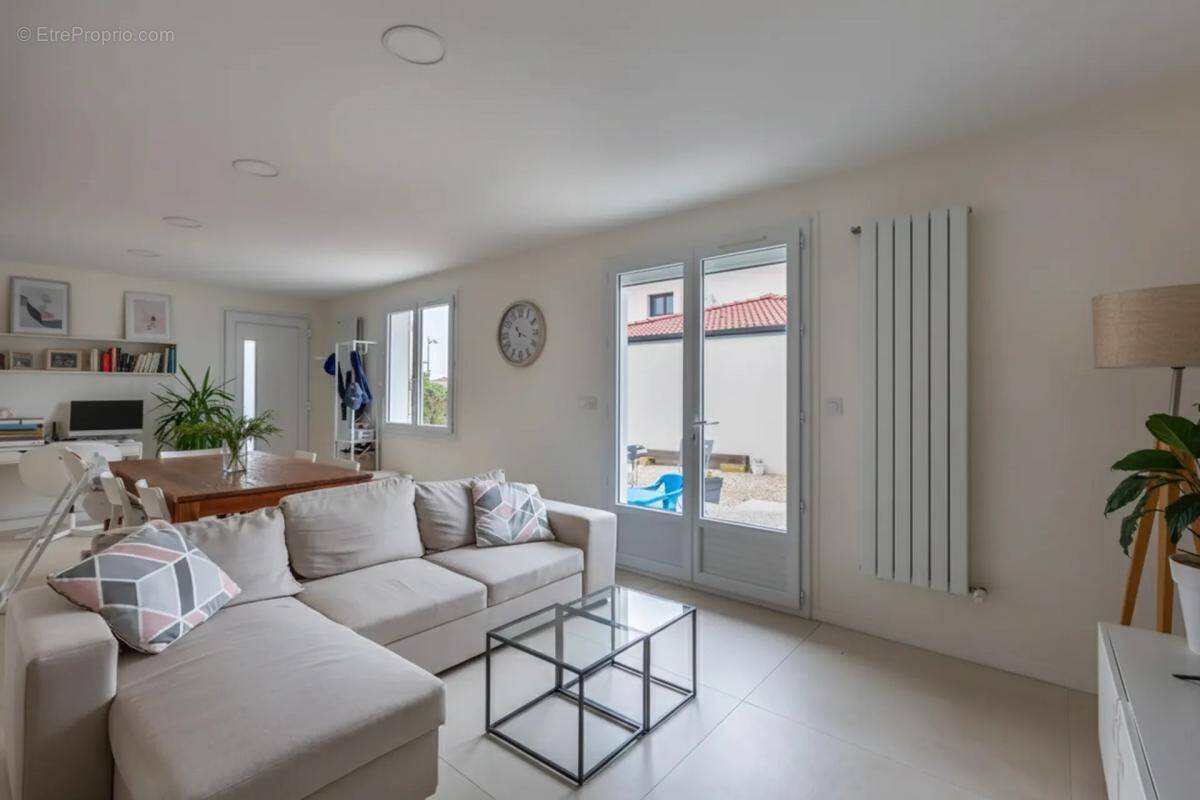 Maison à BOURG-SAINT-CHRISTOPHE