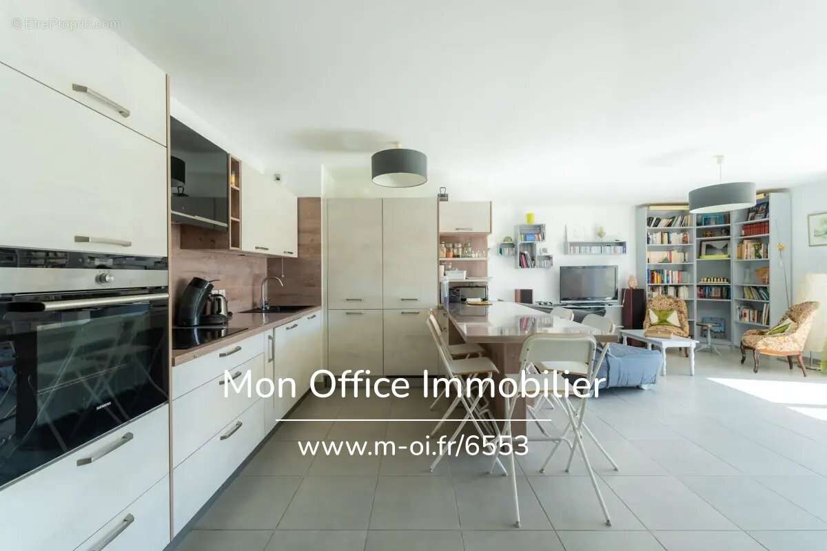 Appartement à VENELLES