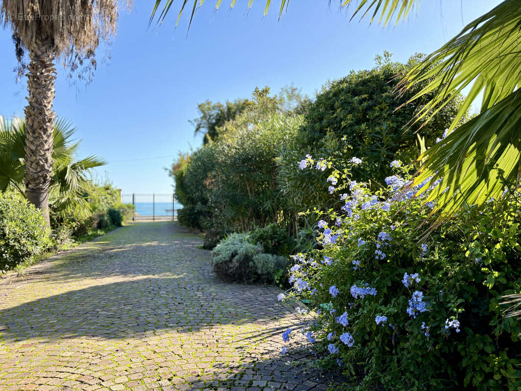 Appartement d’Exception au Cœur d'une Villa en Bord de Mer - photo 20