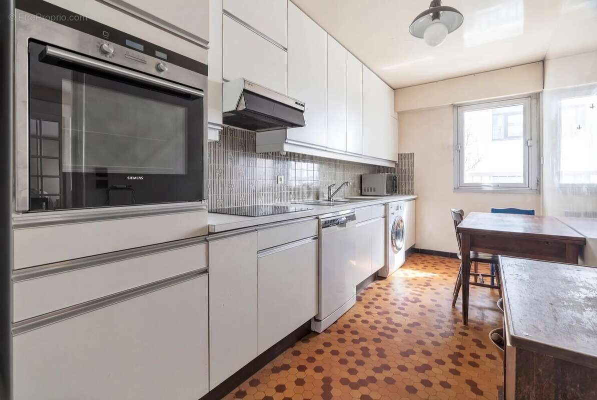 Appartement à NEUILLY-SUR-SEINE
