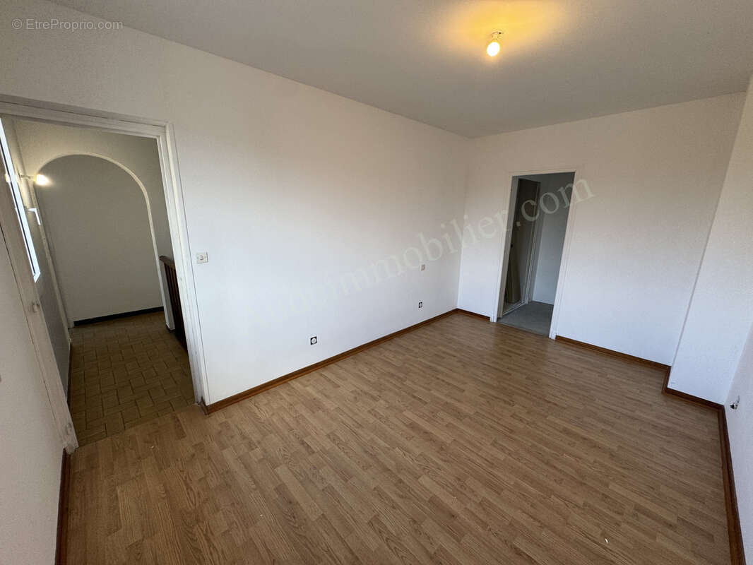 Maison avec garage et jardin - photo 13