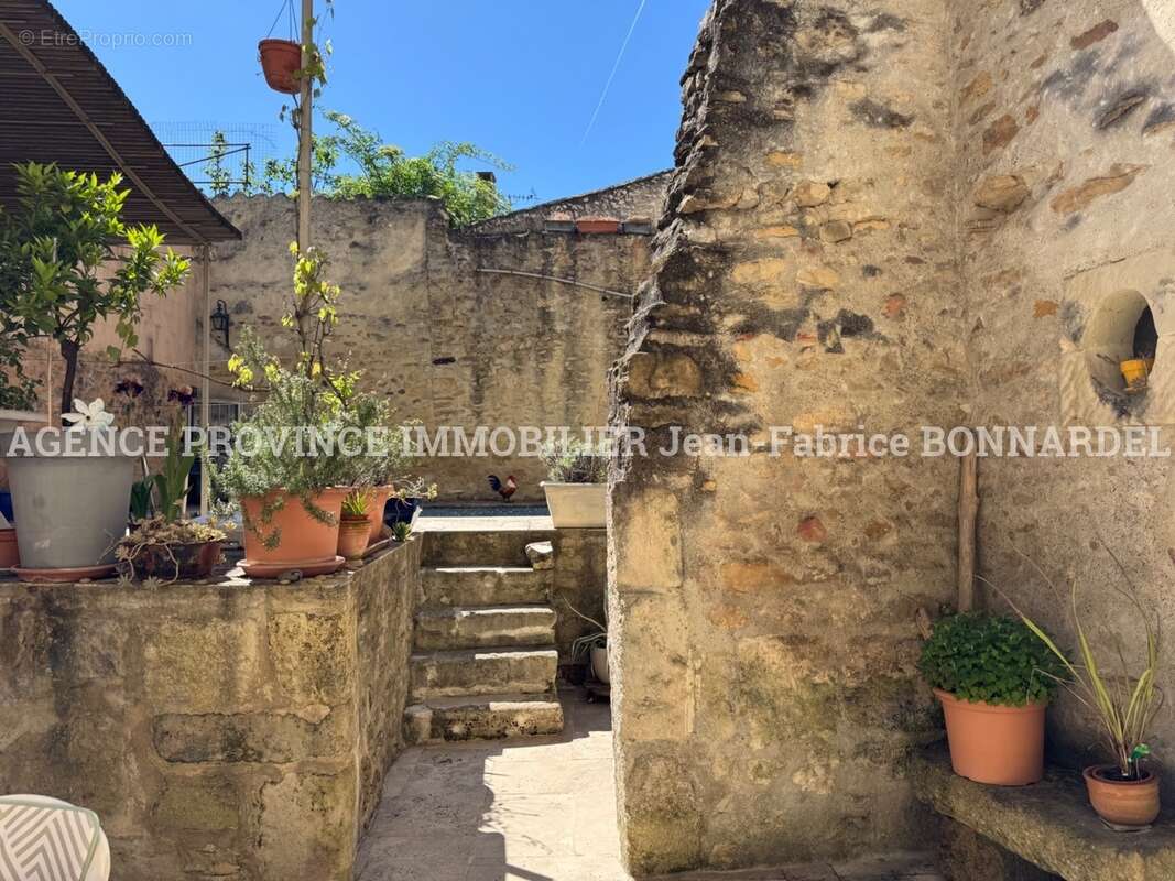 Maison à BOLLENE