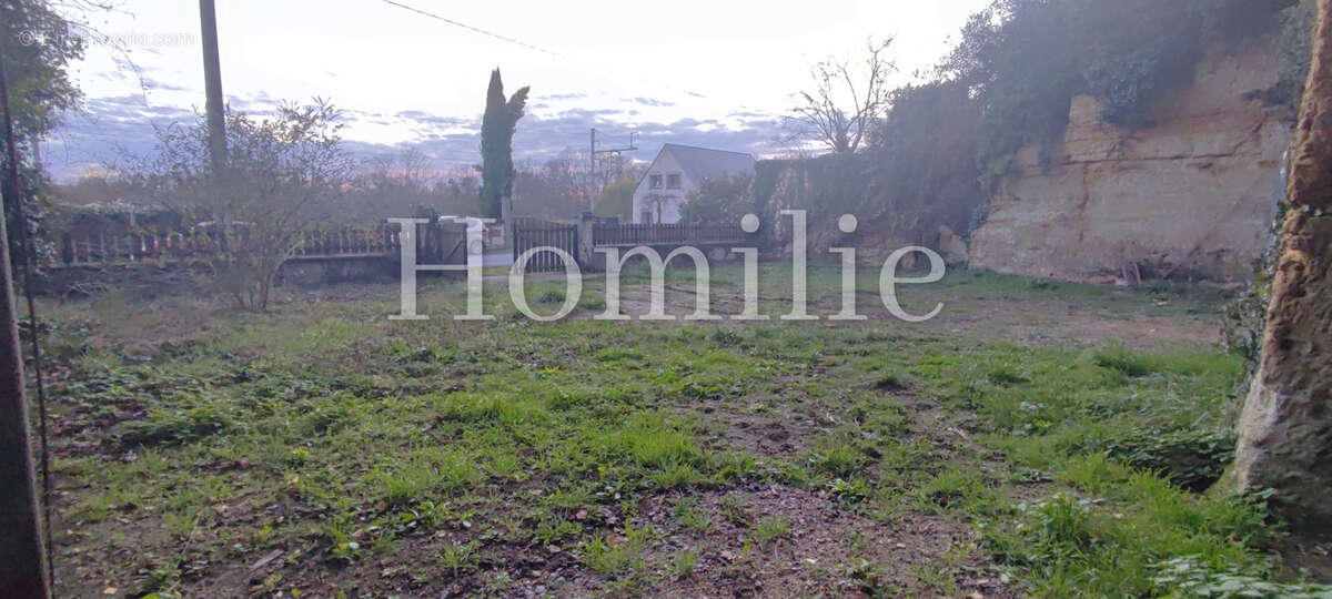 Terrain à CIVRAY-DE-TOURAINE