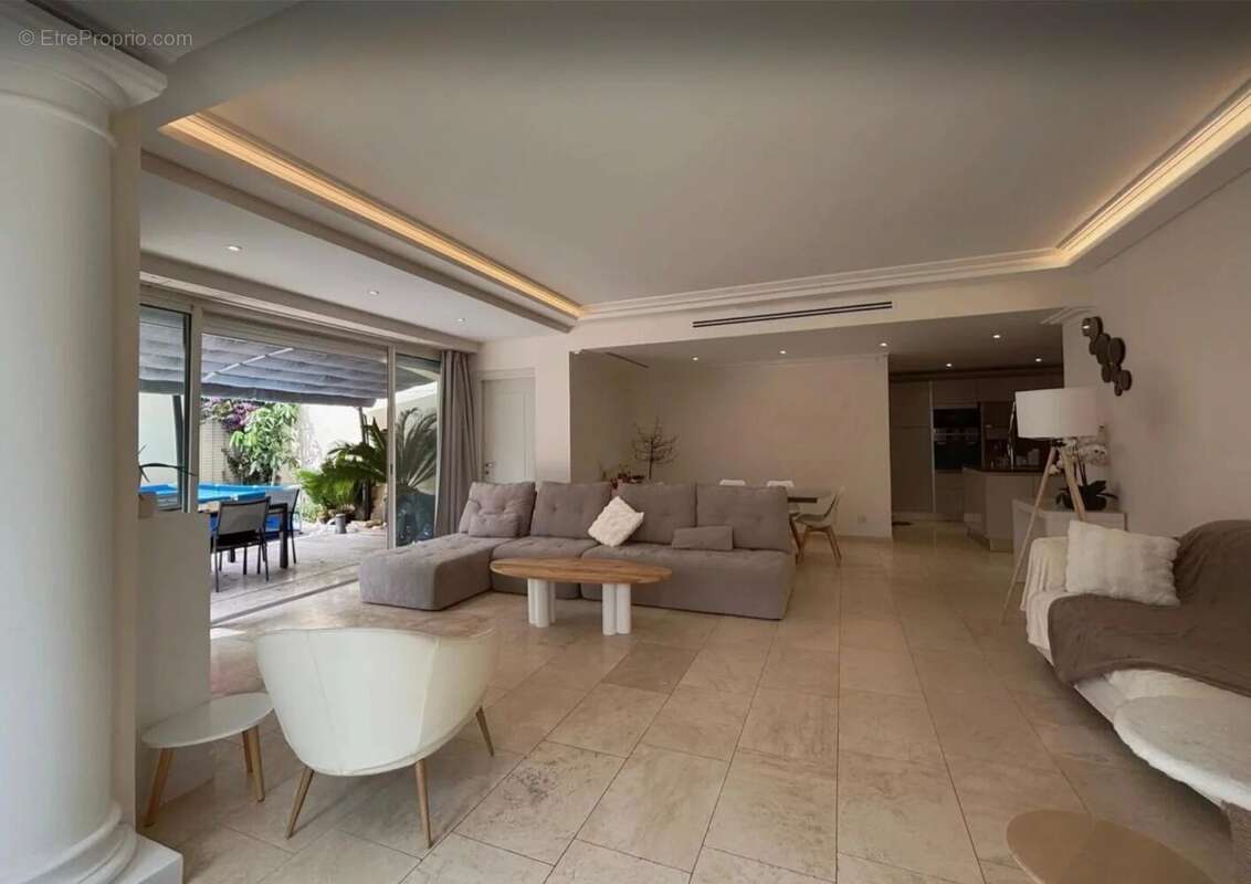 Maison à MOUGINS