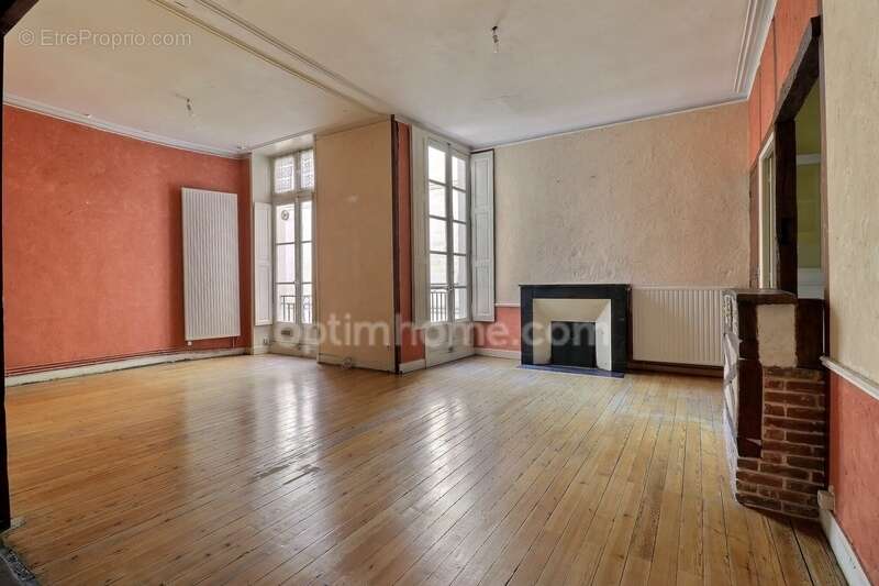 NANTES PLACE DE LA BOURSE – Charme du XVIIIème, calme absolu sur cour et volumes d'exception (T3 de 61 m²) - photo 2