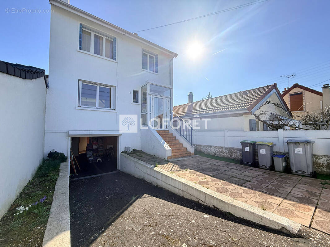 Maison à LES MUREAUX