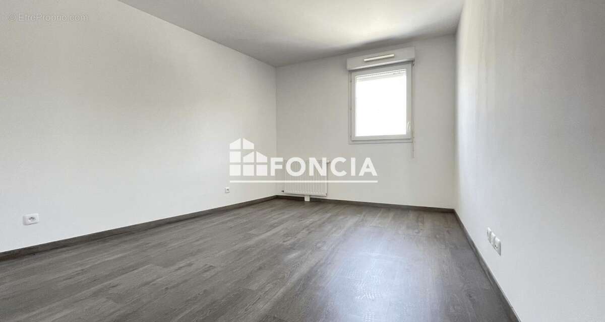 En exclusivité Foncia : situation idéale au coeur du bourg pour ce T3 récent - photo 7