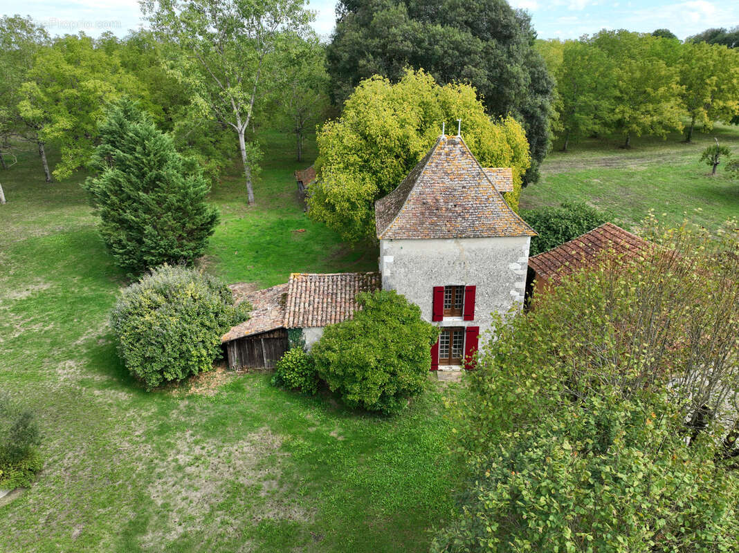 Charmante propriété en piere avec pigeonnier et dépendances - photo 3