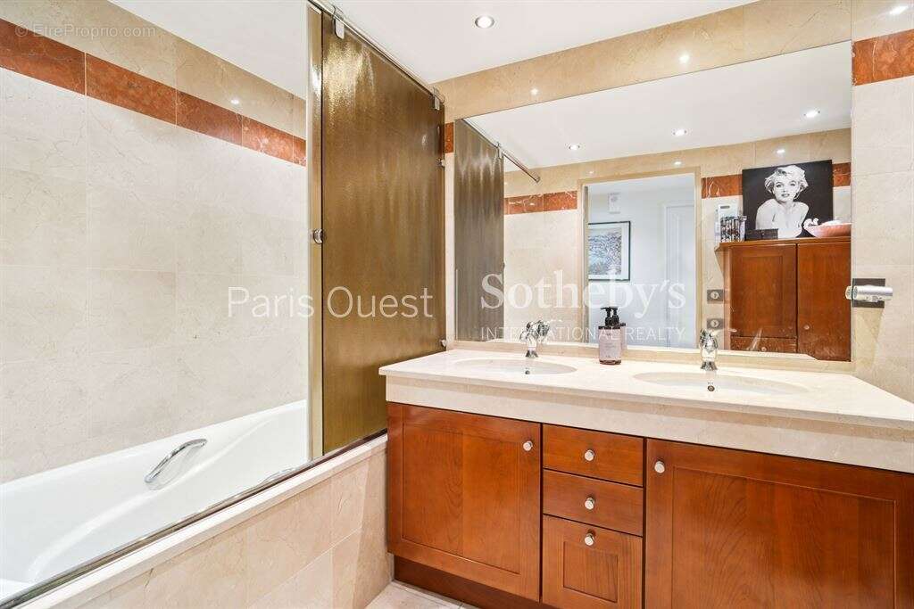 Appartement à NEUILLY-SUR-SEINE
