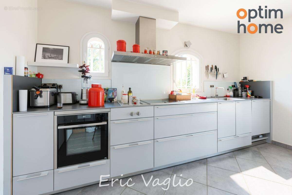 Bouc Bel Air (Aix à 10 mn) - Vente Belle Villa T5 de 269 M2, sur un terrain clos et arboré de 1257 M2 avec piscine, proche IBS,  - photo 15