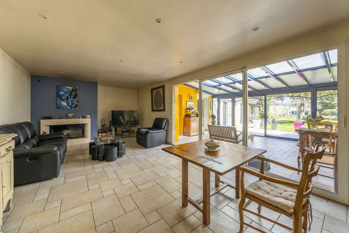 Maison à LE MEE-SUR-SEINE