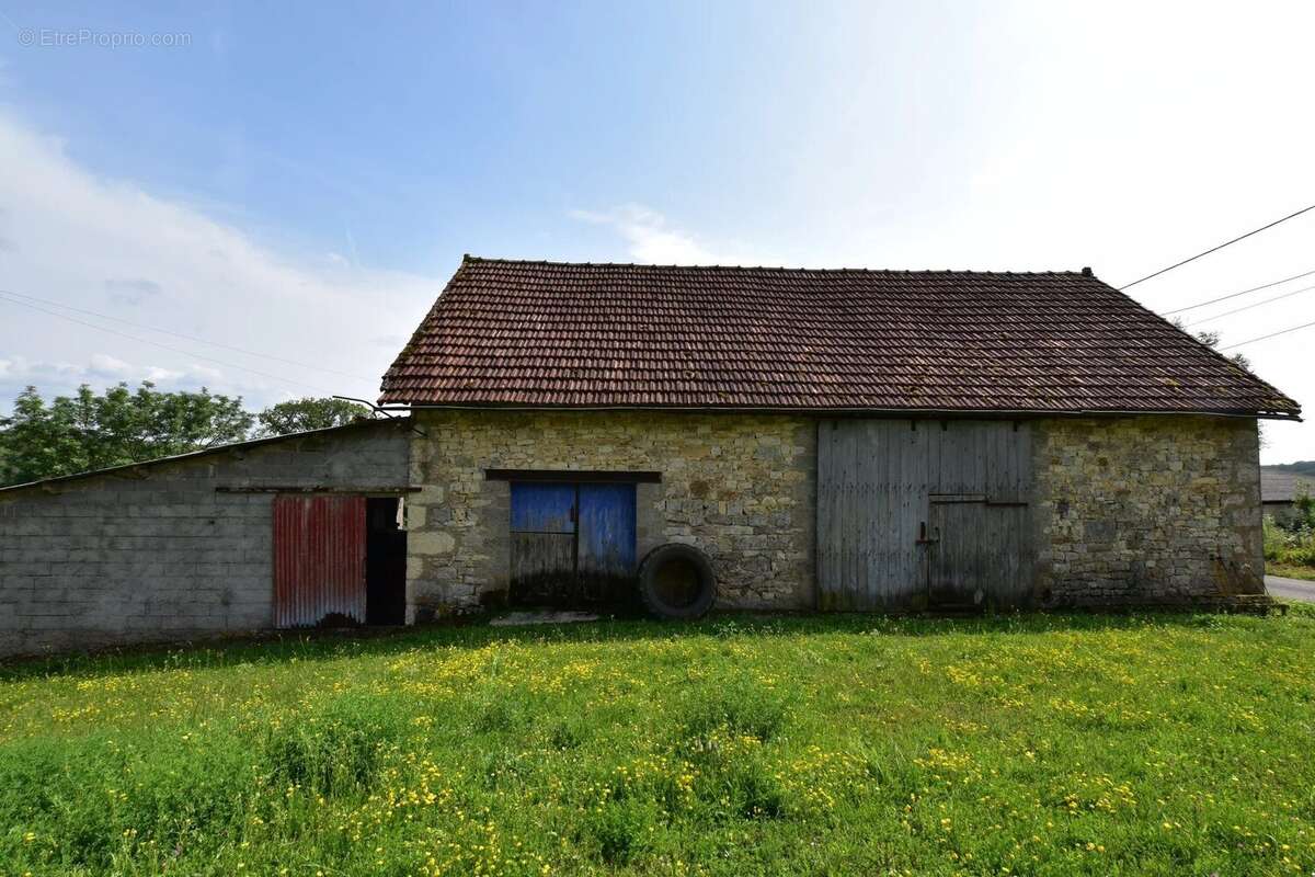 Maison à MONTAMEL