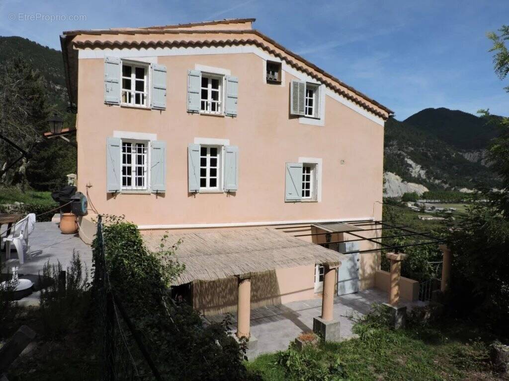 Maison à ENTREVAUX