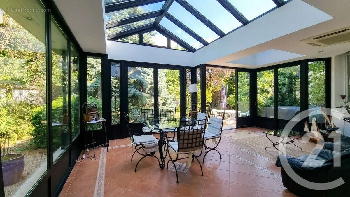 Maison à SAINT-MAUR-DES-FOSSES