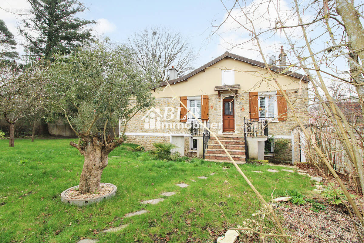 Maison à LE PERRAY-EN-YVELINES