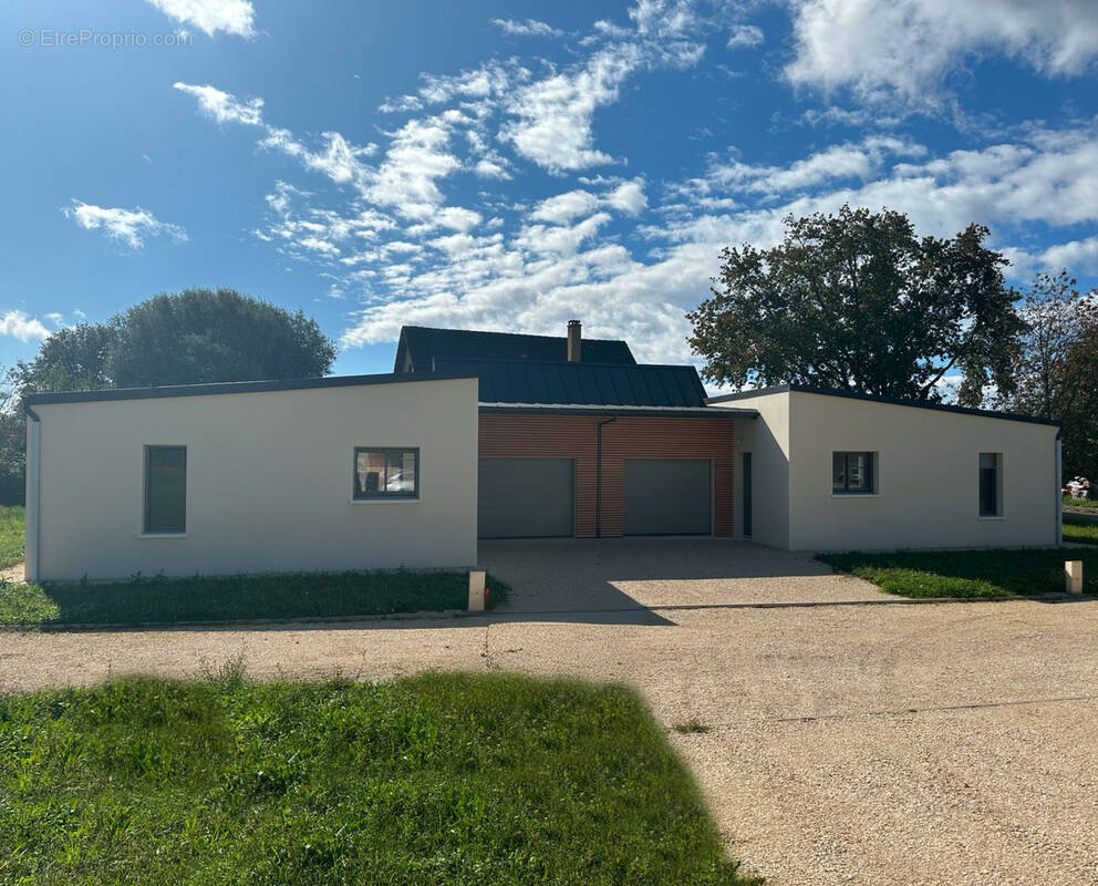 Maison à SALIGNAC-EYVIGUES