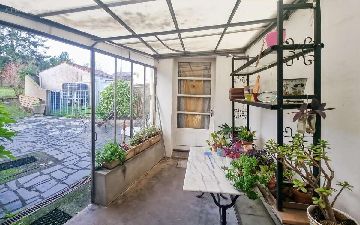 Maison 138 m² à Saint-Hilaire-De-Chaleons  - photo 2