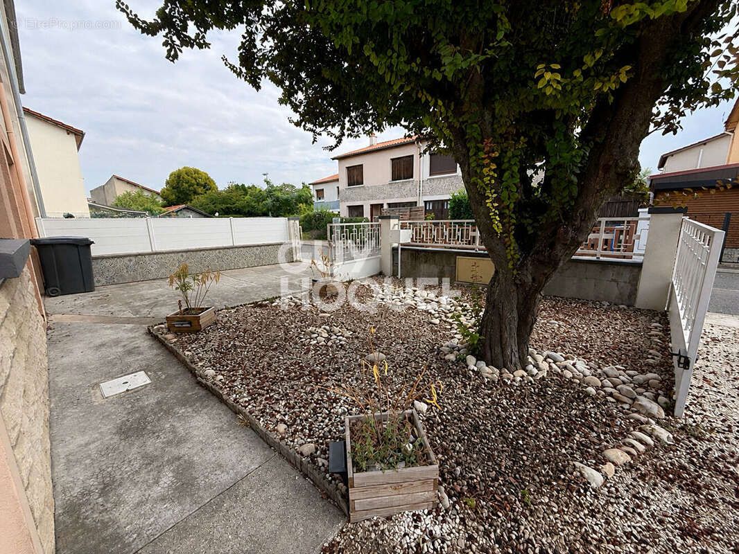 AULNAT- Maison 104 m2, garage et terrasse - photo 12