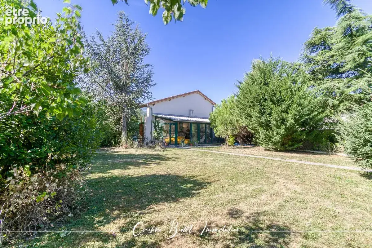 Maison 347 m² à Saint-Pierre-De-Chandieu  - photo 2