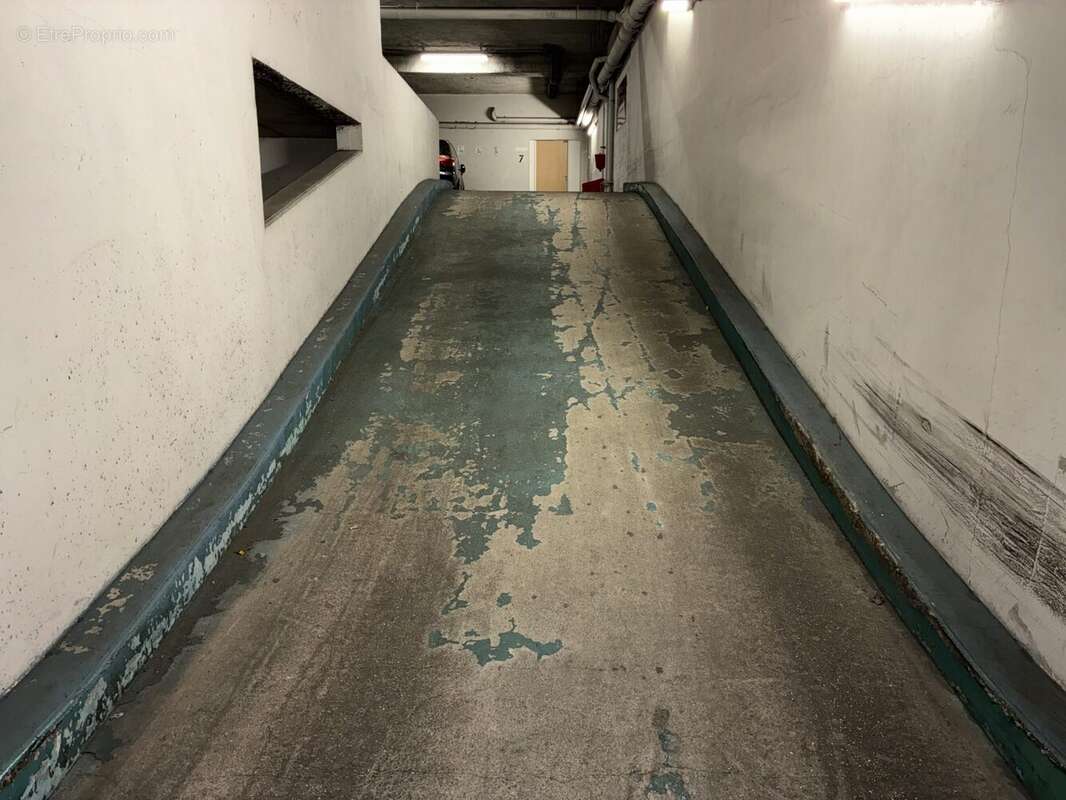 Parking à PARIS-10E