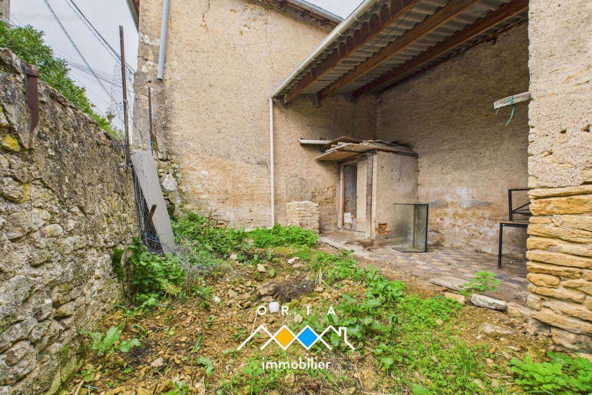 Maison de village à rénover à Vandelainville - photo 16