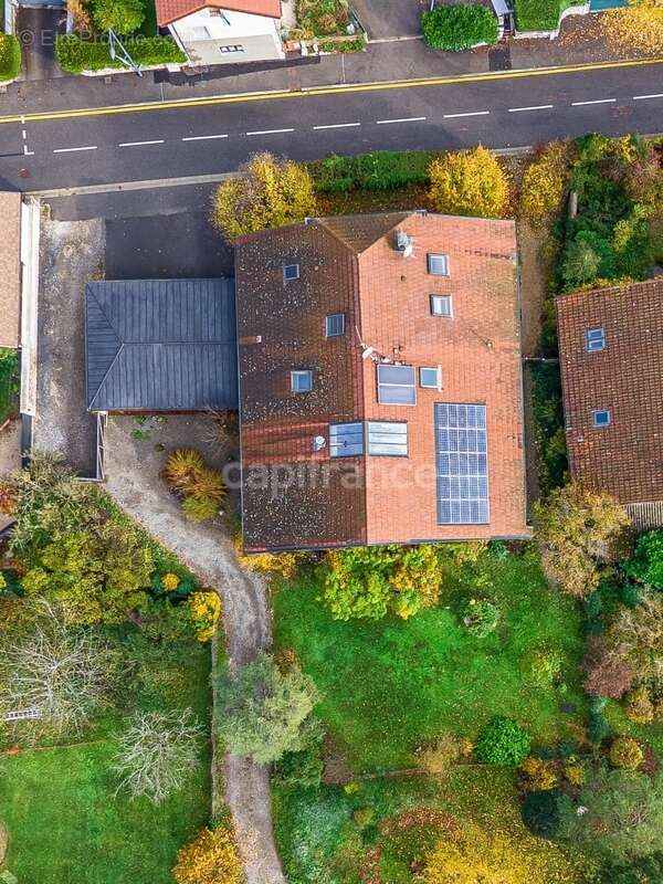 Maison à SAINT-GENIS-POUILLY