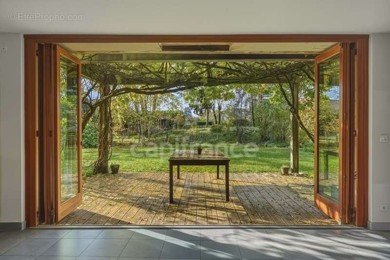 Maison à SAINT-GENIS-POUILLY