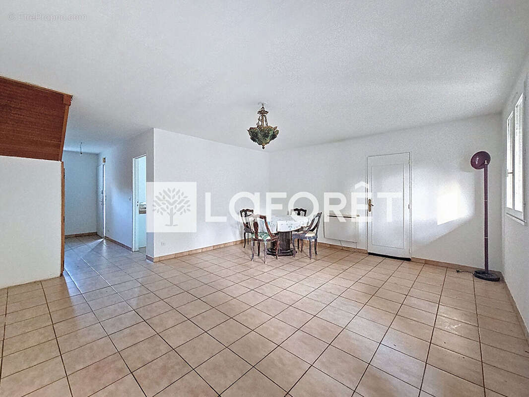 Maison à SAVIGNY-LE-TEMPLE